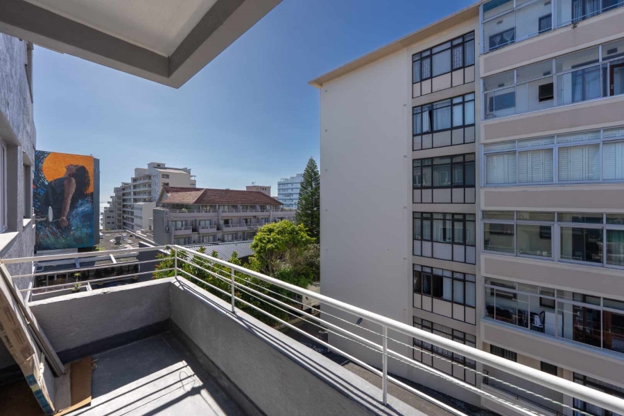 2 Bedroom Property for Sale in Sea Point Western Cape